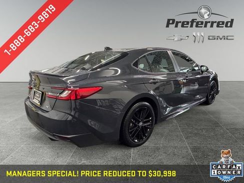 Used 2025 Toyota Camry SE AWD/4WD image 18