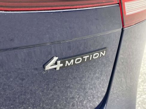 Used 2022 Volkswagen Tiguan SEL R-Line image 9