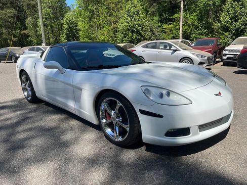 Used 2006 Chevrolet Corvette Coupe w/ Preferred Equipment Group RWD image 13