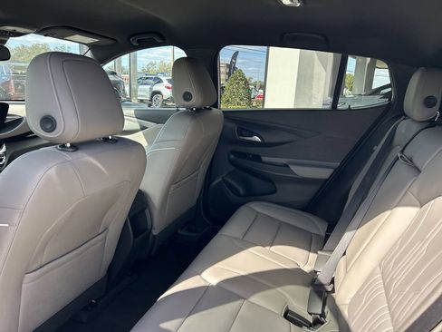 New 2025 Buick Envista Avenir image 18
