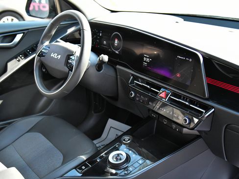Used 2025 Kia Niro Wind FWD image 46
