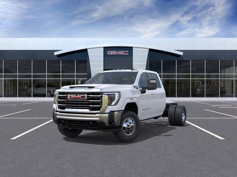 New 2026 GMC Sierra 3500 SLE w/ SLE Convenience Package image 9