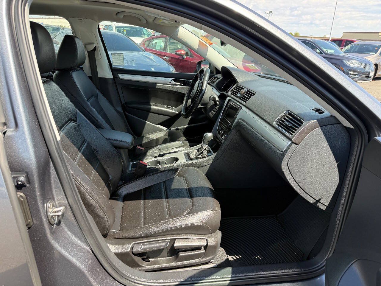 Used 2019 Volkswagen Passat 2.0T Wolfsburg FWD image 11