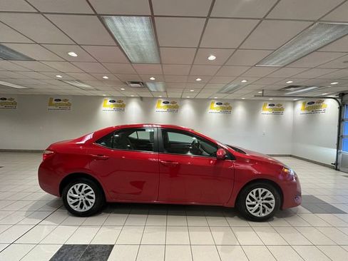 Used 2018 Toyota Corolla LE image 3