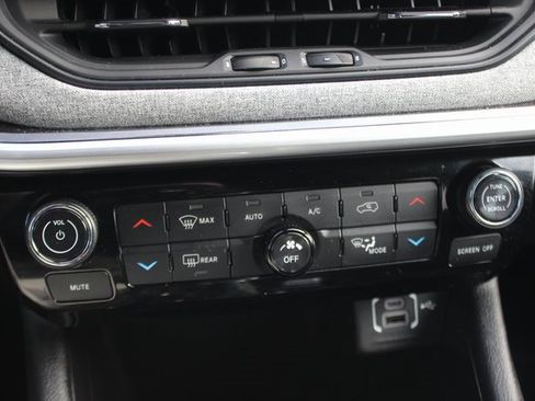 Used 2023 Jeep Compass Latitude w/ Convenience Group image 8