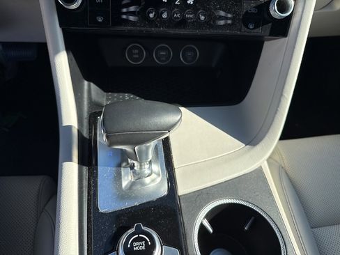 Used 2024 Genesis G70 2.5T image 19