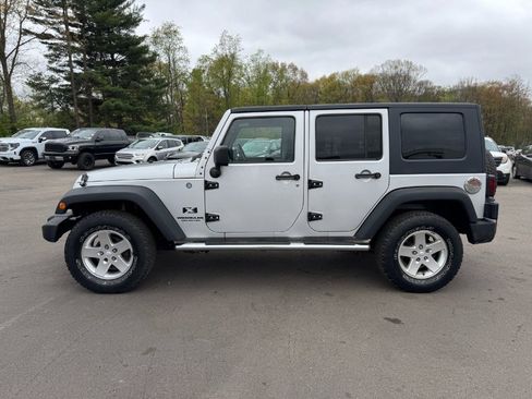 Used 2007 Jeep Wrangler Unlimited X w/ Dual Top Group AWD/4WD image 2