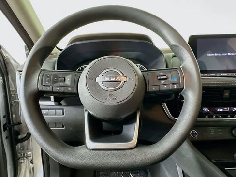 Used 2022 Nissan Rogue SV image 16