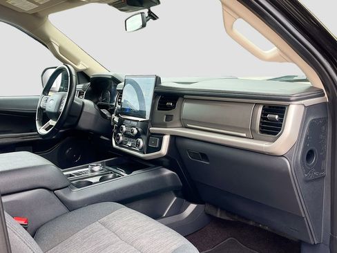 Used 2023 Ford Expedition XLT image 29