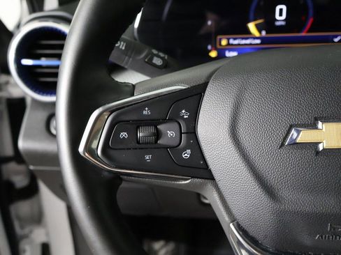 Used 2025 Chevrolet Trax LT w/ LT Convenience Package FWD image 38