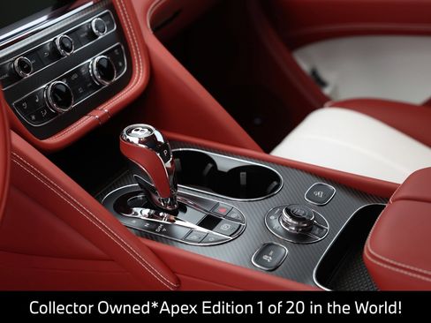 Used 2025 Bentley Bentayga AWD/4WD image 28