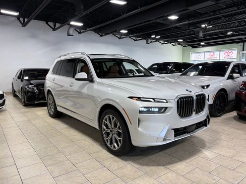 Used 2023 BMW X7 xDrive40i w/ Premium Package AWD/4WD image 8