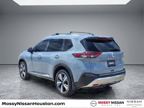 Used 2021 Nissan Rogue Platinum FWD image 2