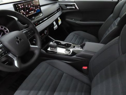 New 2026 Mitsubishi Outlander LE FWD image 20
