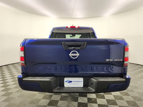 Used 2022 Nissan Frontier SV image 4