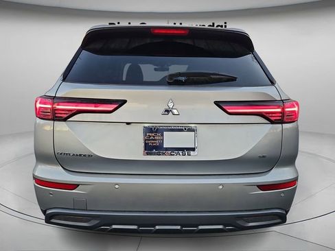 Used 2025 Mitsubishi Outlander SE image 6