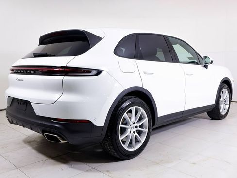 Used 2025 Porsche Cayenne image 27