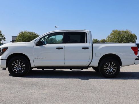 Used 2024 Nissan Titan SV image 8