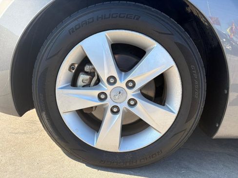 Used 2013 Hyundai Elantra GLS w/ Preferred Pkg FWD image 39
