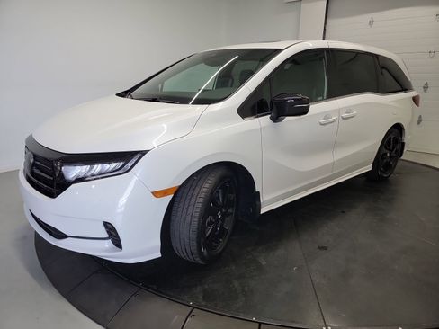 Certified 2023 Honda Odyssey Sport image 3
