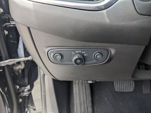 Used 2021 Chevrolet Equinox LT FWD image 32