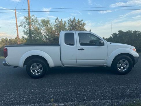 Used 2011 Nissan Frontier SV w/ SV Premium Utility Pkg image 5