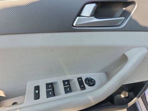 Used 2015 Hyundai Sonata SE FWD image 18