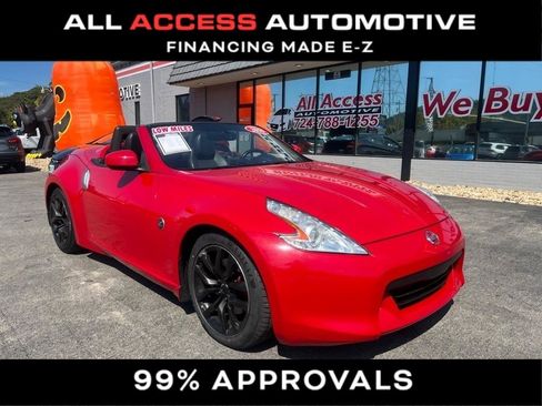 Used 2010 Nissan 370Z Touring image 2