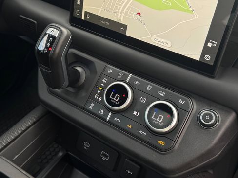 Used 2023 Land Rover Defender 110 image 31