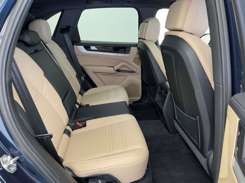 Certified 2024 Porsche Cayenne AWD/4WD image 22