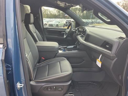 New 2026 Chevrolet Suburban Premier image 39