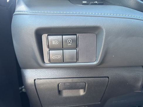 Used 2023 Toyota Highlander L image 26