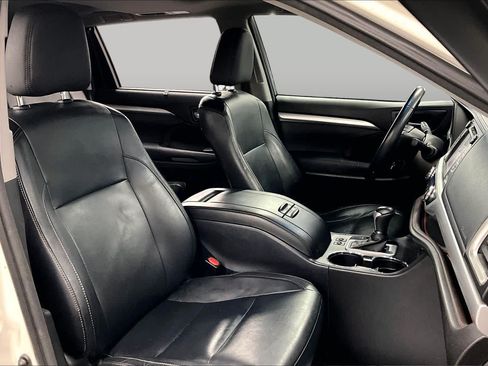 Used 2015 Toyota Highlander XLE AWD/4WD image 8