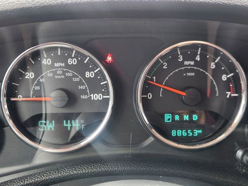 Used 2016 Jeep Wrangler Sport w/ Connectivity Group AWD/4WD image 28