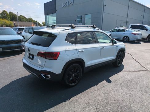 Used 2022 Volkswagen Taos SE AWD/4WD image 7