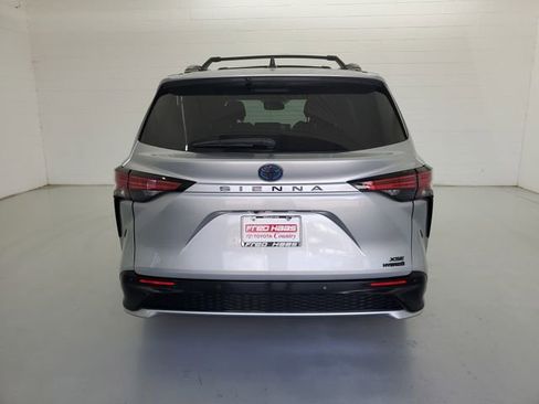 Used 2024 Toyota Sienna XSE w/ XSE Premium Package image 6