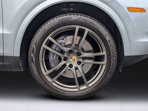 Certified 2021 Porsche Cayenne Coupe AWD/4WD image 11