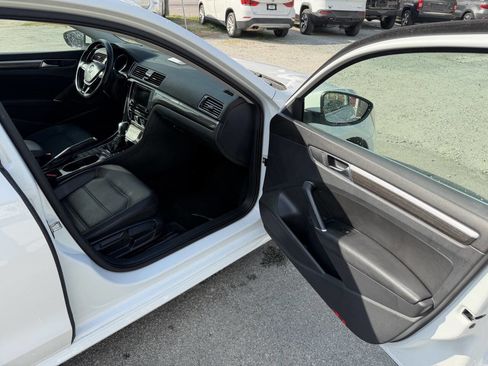 Used 2018 Volkswagen Passat 2.0T SE image 22