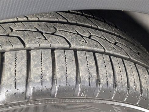 Used 2022 Subaru Ascent Limited w/ Technology Package image 9