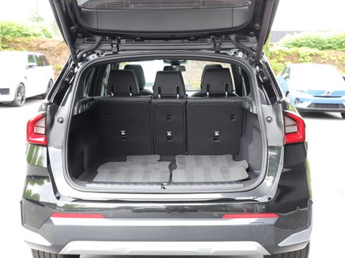 Used 2025 BMW X1 xDrive28i w/ Convenience Package AWD/4WD image 13