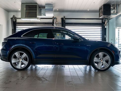 New 2024 Porsche Macan 4 Electric image 7