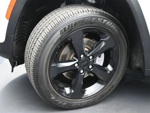 Used 2023 Jeep Grand Cherokee Altitude image 23