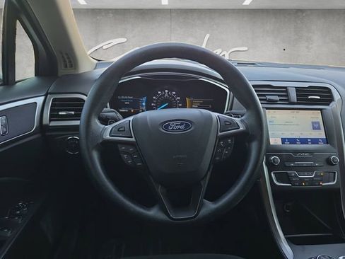 Used 2019 Ford Fusion SE image 21