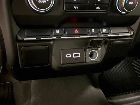 Used 2024 Chevrolet Silverado 2500 Custom image 17