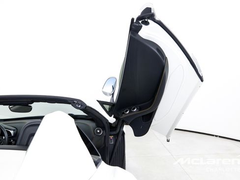 Used 2015 McLaren 650S Spider image 19