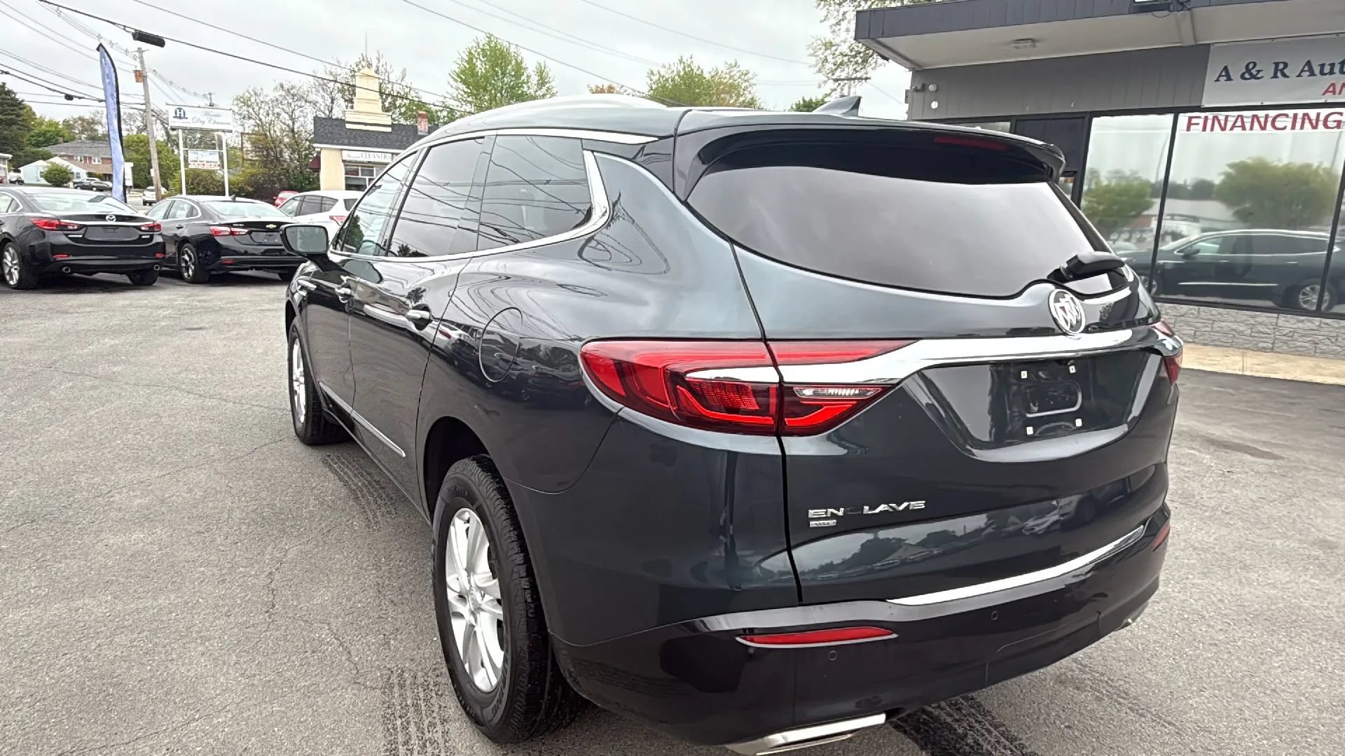 Used 2020 Buick Enclave Essence w/ Sound and Sites Package AWD/4WD image 5