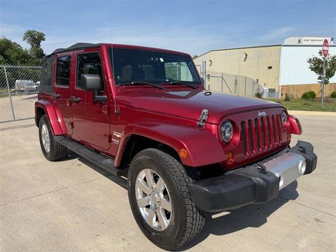 Used 2012 Jeep Wrangler Unlimited Sahara AWD/4WD image 8