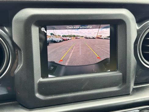 Used 2022 Jeep Gladiator Sport AWD/4WD image 10