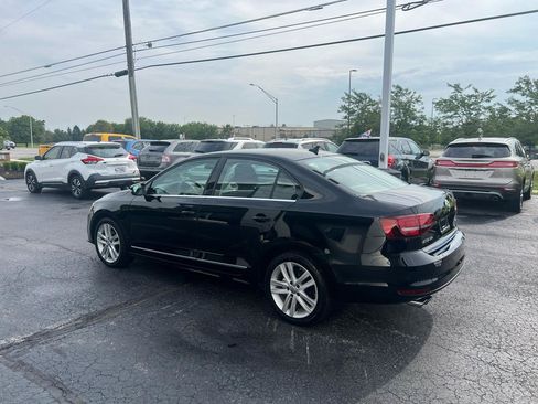 Used 2017 Volkswagen Jetta SEL FWD image 3