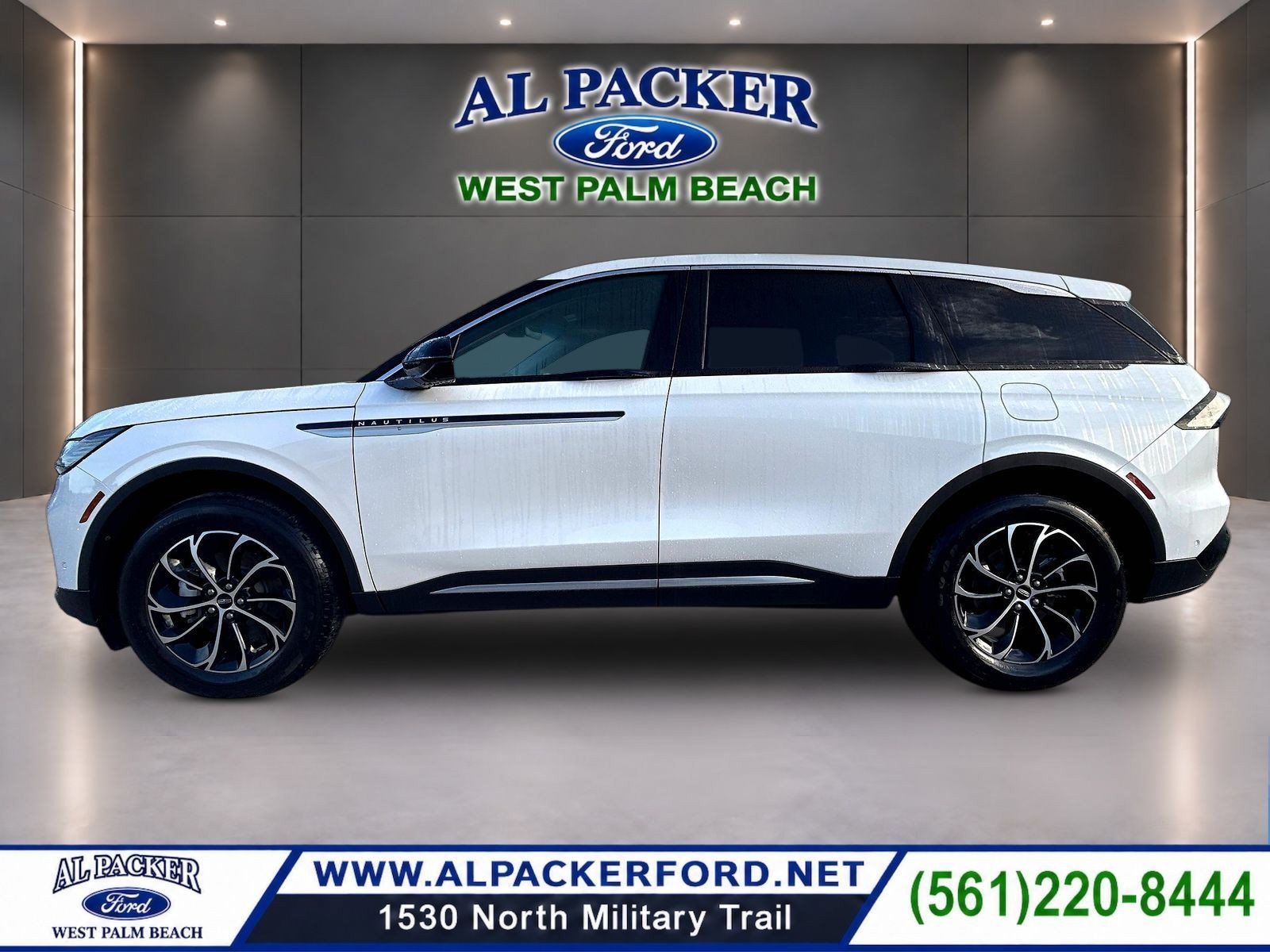 Used 2024 Lincoln Nautilus Premier AWD/4WD image 8